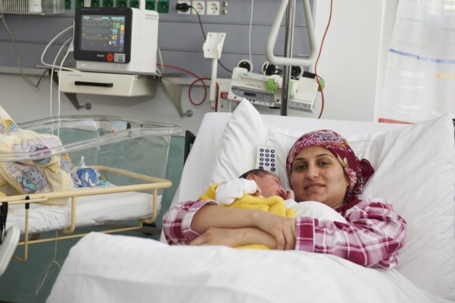 Auch kranke Neugeborene können jetzt bei der Mama bleiben