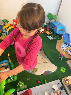 Gute Idee: Spieltisch mit Öffnungen