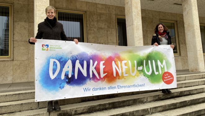 Bunte Plakate zum Tag des Ehrenamtes als „Danke“