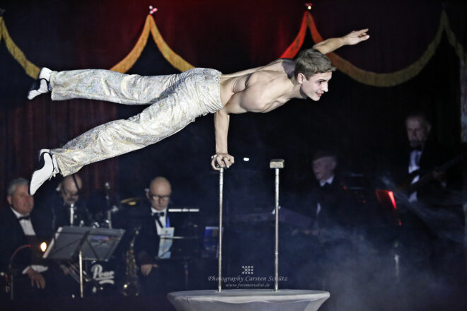 Handstandakrobatik zum Träumen