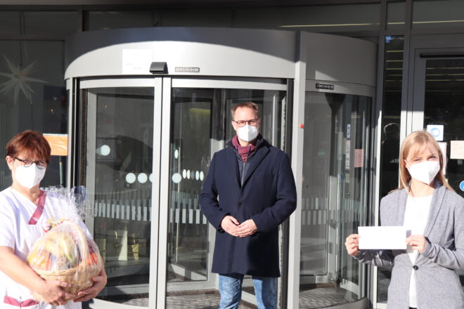 Besuch LR Kliniken Jahreswechsel mit Obstkörben