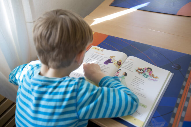 Kindern beim Lernen helfen