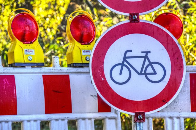 Straßensperrungen an verschiedenen Bahnübergängen