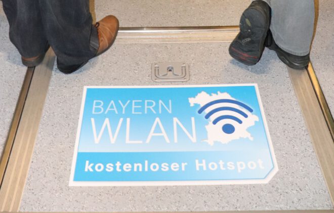 In 40 Bussen im Landkreis kann man jetzt kostenlos im Internet surfen
