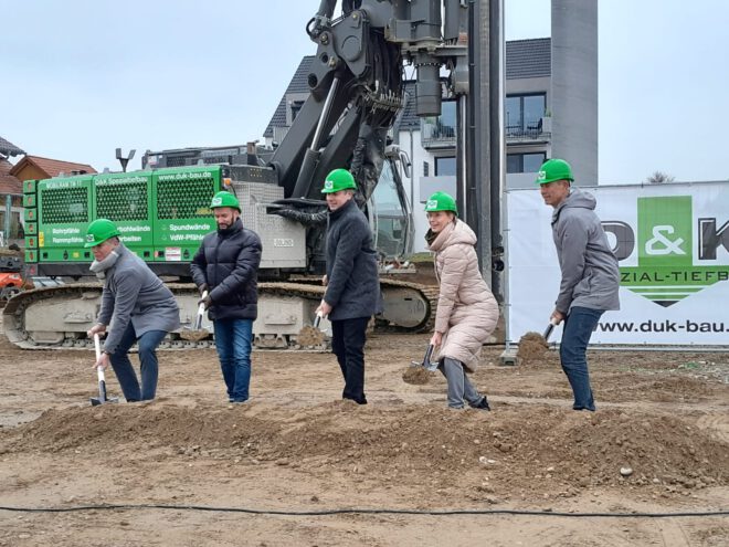 Spatenstich für neue Grundschule in Burlafingen