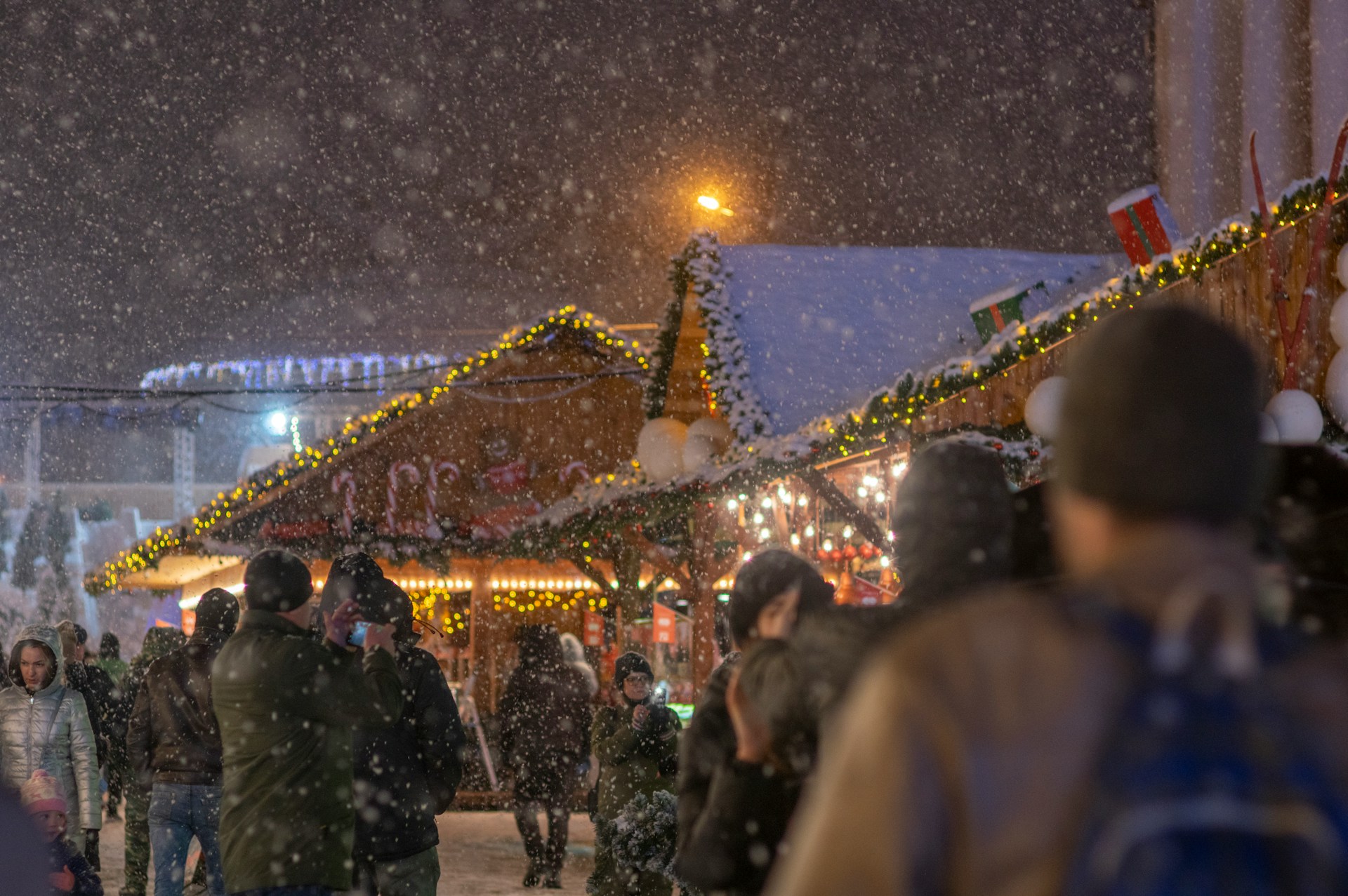 Romantischer Weihnachtsmarkt am Waldsee