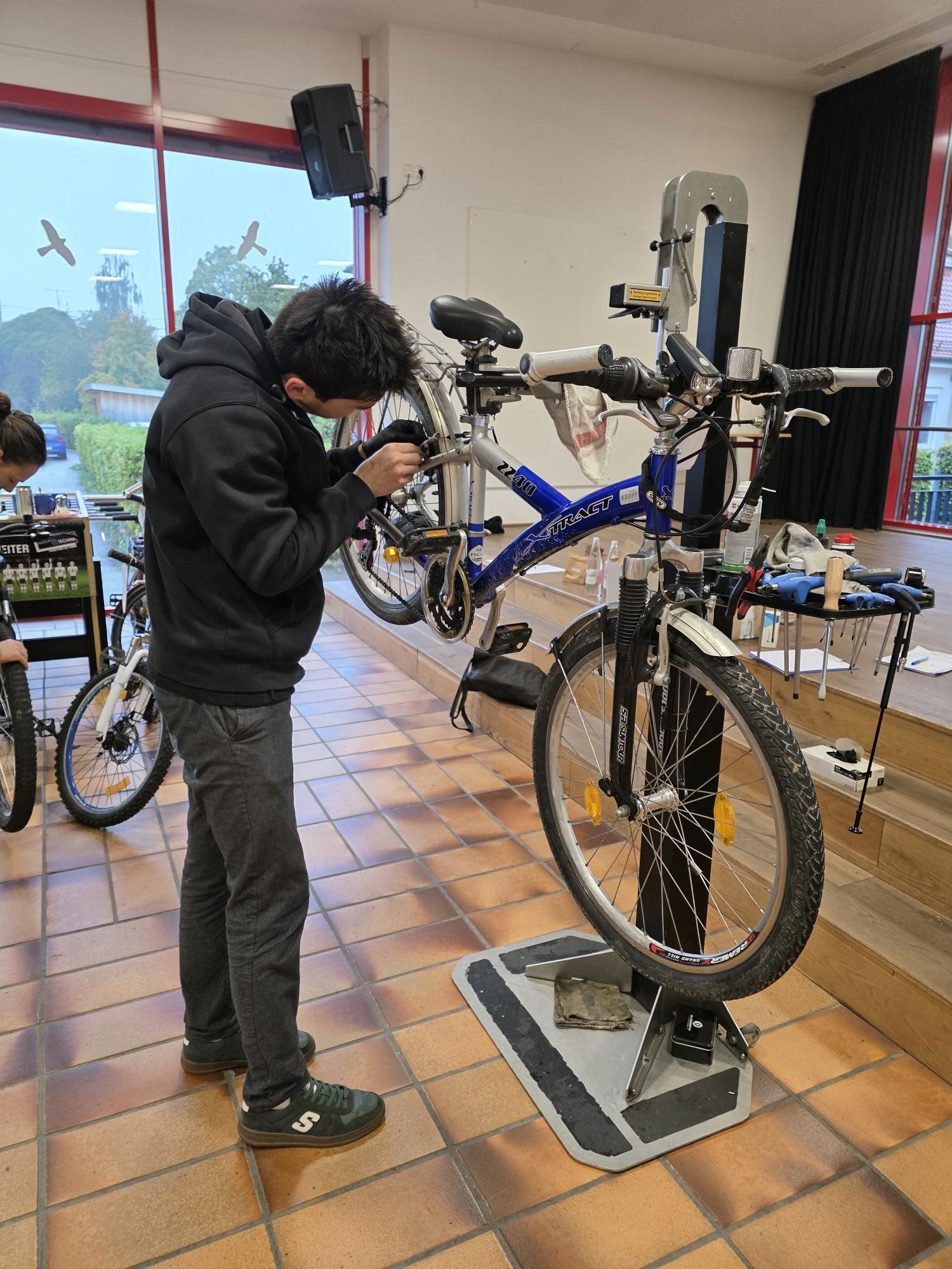 Sicher unterwegs in der dunklen Jahreszeit – Schülerfahrrad-Wintercheck im Landkreis