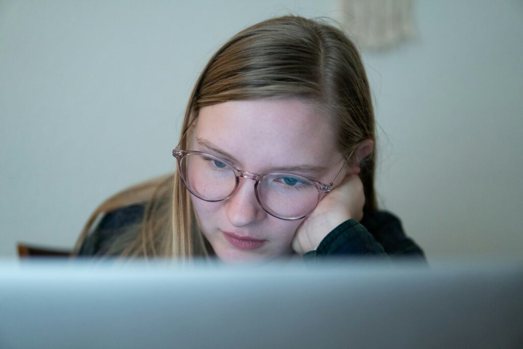Schule, Alltag und Emotionen von Mädchen und Frauen mit ADHS